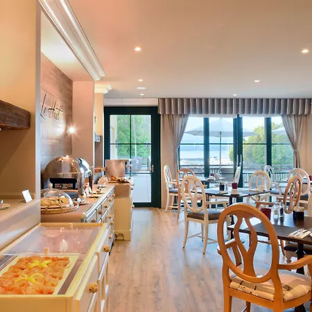 La Barcarolle Hotel