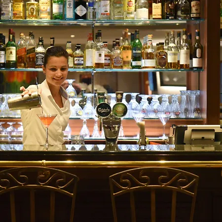 La Barcarolle Hotel