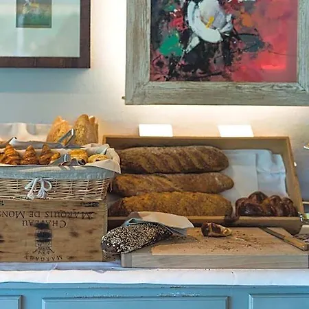 La Barcarolle Hotel